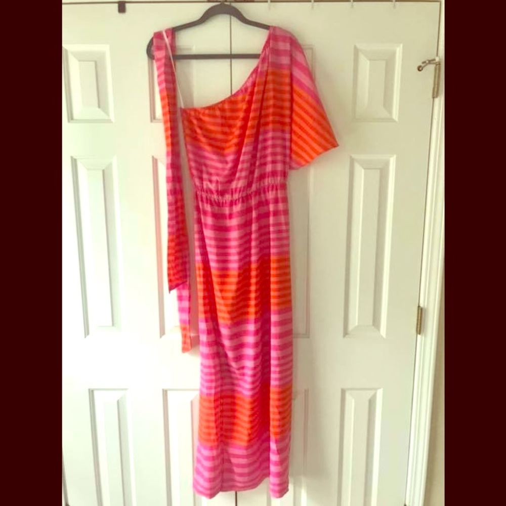 Mud pie maxi dress with flattering slit